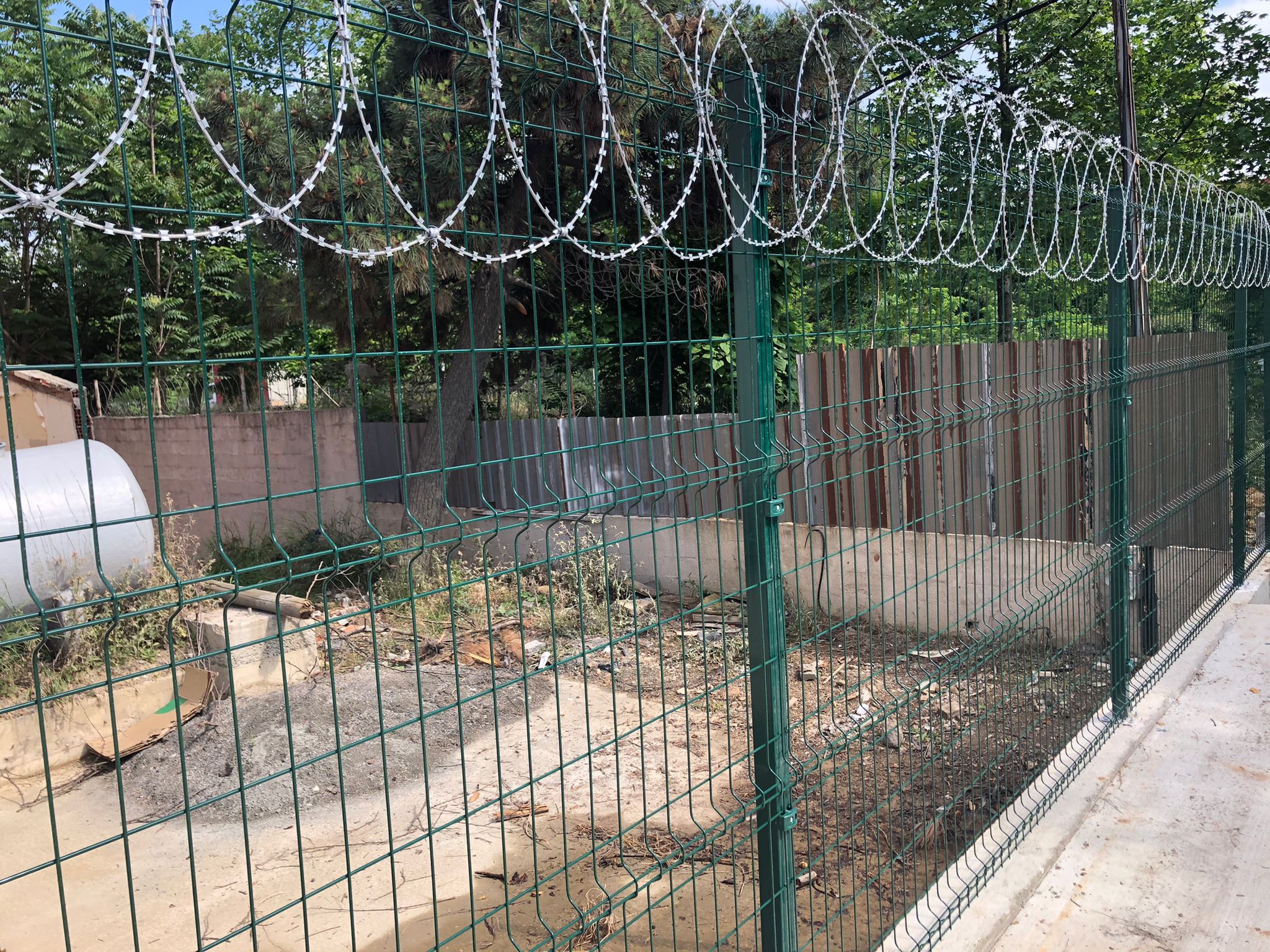 Panel çit ve Jiletli Tel Uygulaması